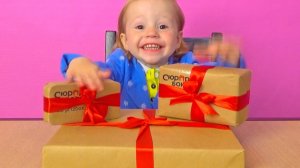 Распаковка МЕГА крутых подарков и Обзор посылки СюрпризБокс