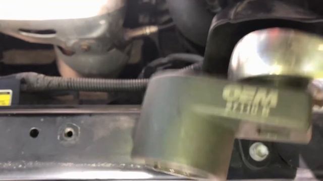 2004 Camry V6, 3.0L Oxygen Sensor Replacement (Code P2241) смотреть онлайн