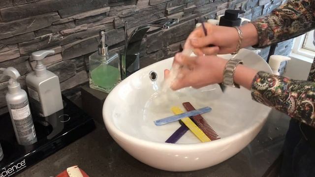 Как ухаживать за расчёсками Y.S. Park Professional смотреть онлайн