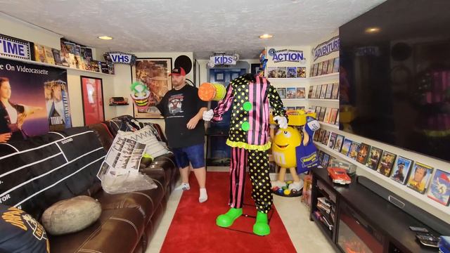 SPIRIT HALLOWEEN ANIMATRONIC WACKY MOLE EVIL CLOWN UNBOX AND SET UP смотреть онлайн