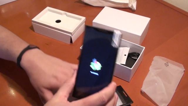 Вторая распаковка телефона DOOGEE Turbo DG2014 смотреть онлайн
