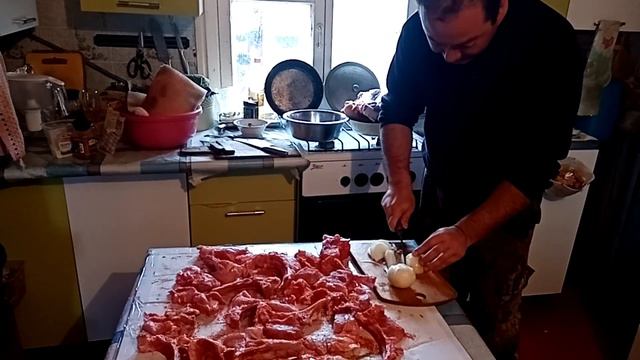 1часть/Купили местную свинину. Разделка. Думаем на что её пустить. Рецепт шашлыка/Хуторок у Реки смотреть онлайн