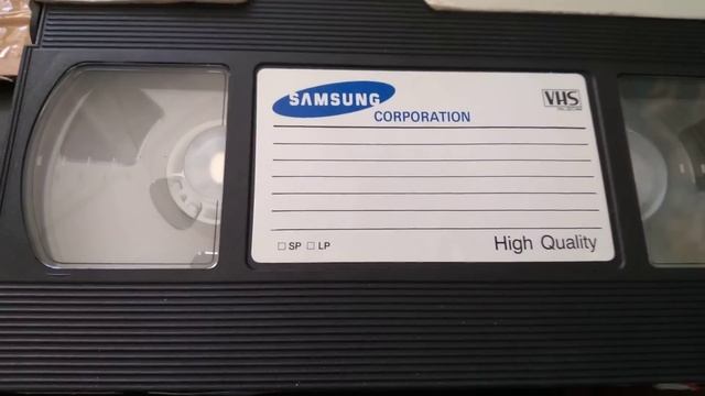 Бабка за ней банка с Юлы продала видеокассеты.