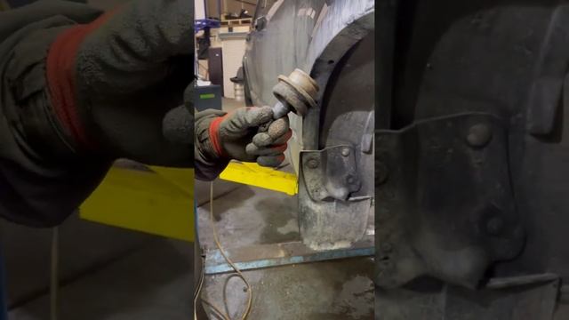 Замена шаровой на Ford Explorer.Big nasty в деле) смотреть онлайн