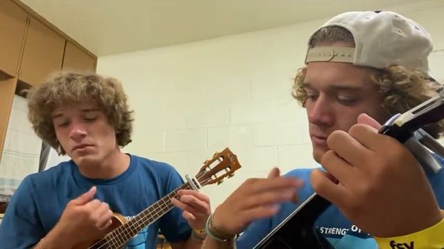 Twinners Boy with Uke cover Hazel Eyes смотреть онлайн
