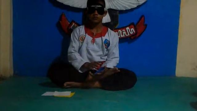 Wow, See what happens when his eyes are closed смотреть онлайн