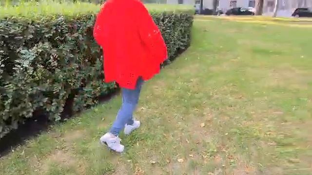 Красный кардиган на мне смотреть онлайн