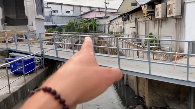 ГРЯЗНОЕ МОРЕ В ПАТТАЙЕ 🤮 СЛИВ 💩 В МОРЕ! КТО ЗДЕСЬ ВООБЩЕ КУПАЕТСЯ? 😬 смотреть онлайн