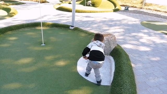 Adventure Minigolf is so much fun Uddevalla #adventure #minigolf #golf смотреть онлайн