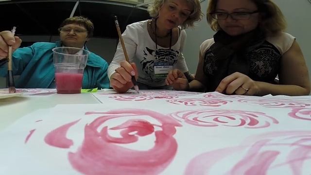 Мастер-класс РОЗЫ на РОЗОВОМ с Натали Котовой. Репортаж из Гостинного двора. смотреть онлайн