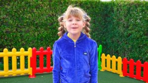 Диана и Рома знакомят Оливера с английским алфавитом