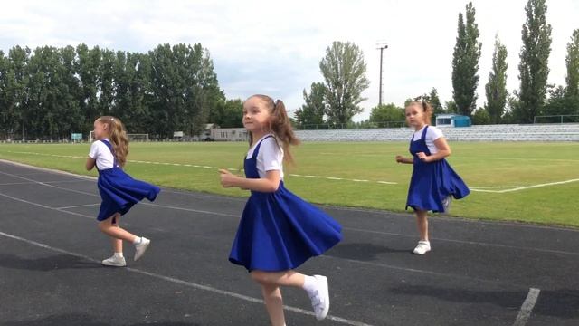 АМЕЛИ - танец "УЛЫБНИСЬ" смотреть онлайн