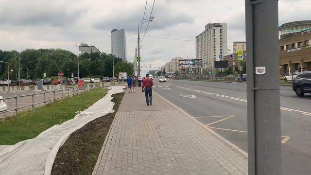 Прогулка по Проспекту Вернадского до перекрёстка с улицей Удальцова, г. Москва, 28.06.2023 смотреть онлайн