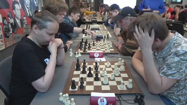 1 этап Кубка Москвы по блицу GM Захарцов Владимир (2554) -  GM Гунина Валентина (2398)