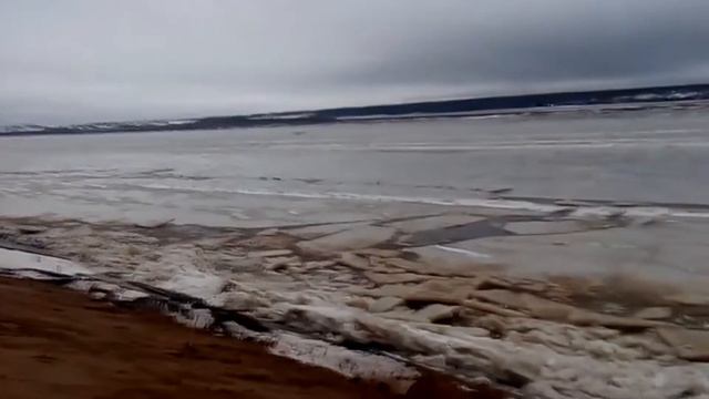 Великий Устюг. Ледоход в декабре. 11.12.2015 смотреть онлайн