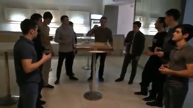 Парни возносят молитву перед выступлением в БКЗ Октябрьский 05 12 2016