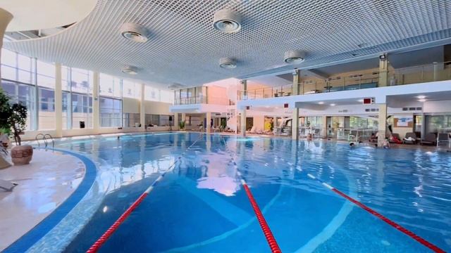 Озонированный бассейн в загородном отеле "Чайка" смотреть онлайн