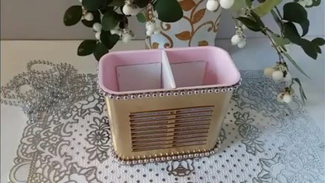 Подставка под  расчески.