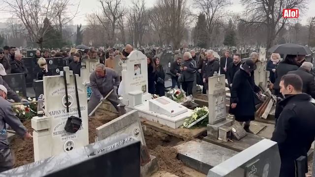 TUGA I JECAJI PORODICE I PRIJATELJA - Sahranjen Milan Laća Radulović na Novom groblju u Beogradu смотреть онлайн