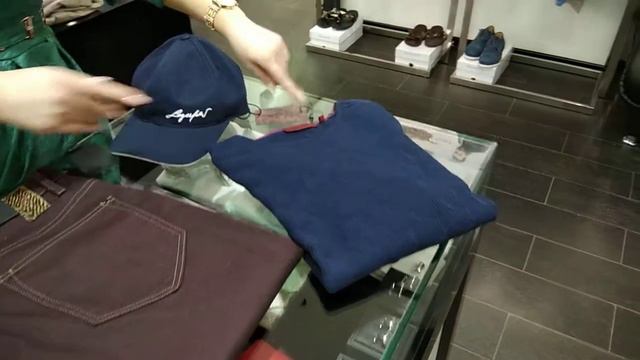 Разбираем лук с новым бомбером и чиносами цвета "японский клён" смотреть онлайн