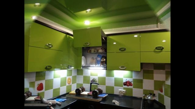 Кухня с комбинированными глянцевыми фасадами смотреть онлайн