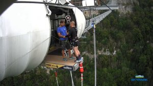 Сочи  Мост  207 метров  Sky Park bungy прыжок с разбега Денис Коваль