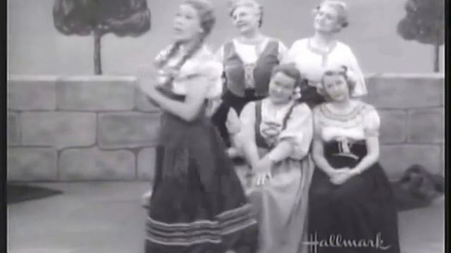 Vivian Vance sings Lilly смотреть онлайн