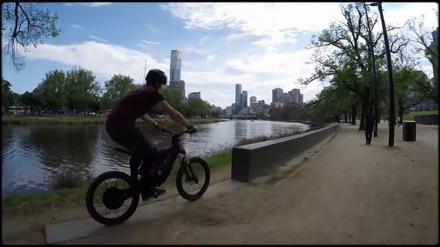 Классные трюки на электровелосипеде STEALTH смотреть онлайн