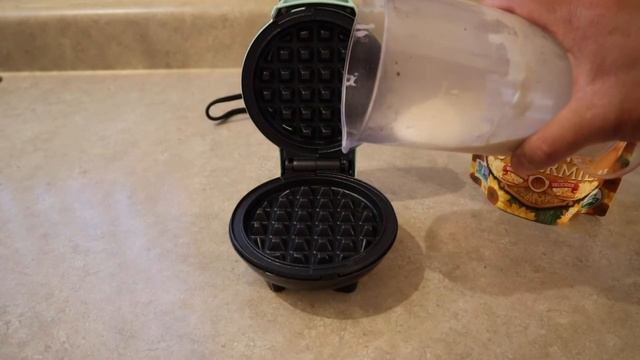 DASH Mini Waffle Maker  2020 | Unboxing and How to Use | Review | Bought on AMAZON