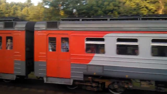 Обгон РЭКС'ом "безостановочной" ЭД4М-0260 до Александрова смотреть онлайн