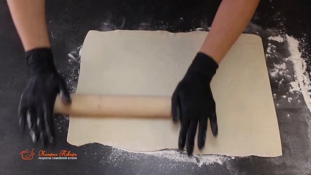 ЯБЛОЧНЫЙ ШТРУДЕЛЬ | Простой РЕЦЕПТ ШТРУДЕЛЯ с яблоками из слоеного теста смотреть онлайн