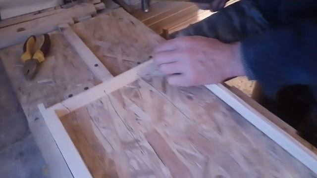 Сборка рамок пневмостеплером. Натяжка проволоки смотреть онлайн