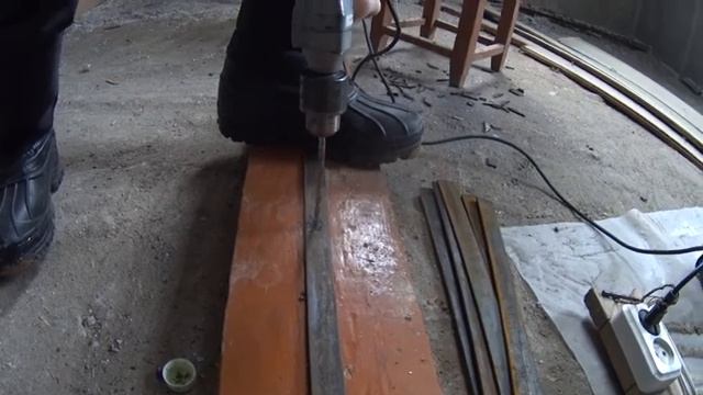 ДЕЛАЮ КРОНШТЕЙНЫ ДЛЯ ЧУГУННЫХ РАДИАТОРОВ И ЗАЛИВАЮ ПОЛ В КОТЕЛЬНОЙ / ДОМ В ДЕРЕВНЕ смотреть онлайн