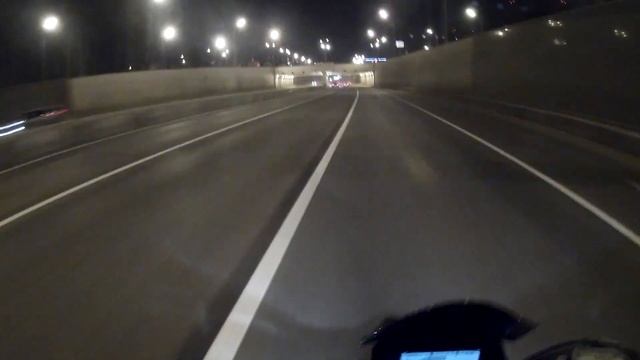 Забрали стантовую эфку, прокатился по ночной Москве. Suzuki GSX-S1000 смотреть онлайн