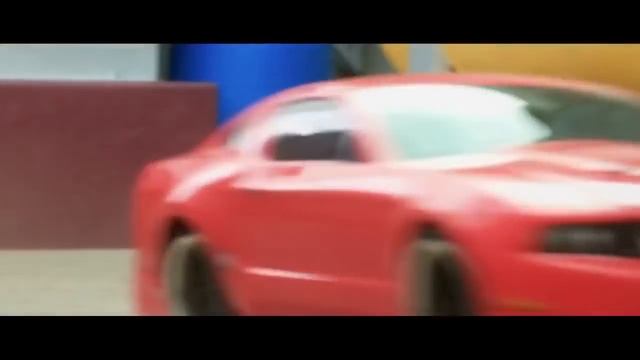 Гонка игрушечных машинок, снятая в стиле Голливуда смотреть онлайн