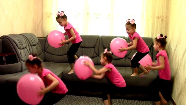 Funny kids dancing and play смотреть онлайн
