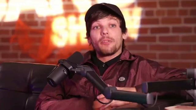 Louis Tomlinson is DONE With Harry Styles?! смотреть онлайн
