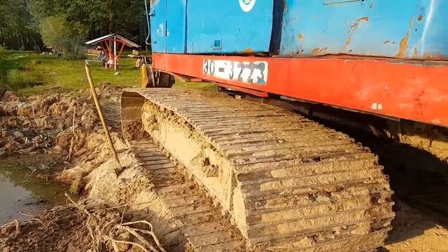 Обустраивают спуск на воду для гидроциклов на Дубровском водохранилище смотреть онлайн