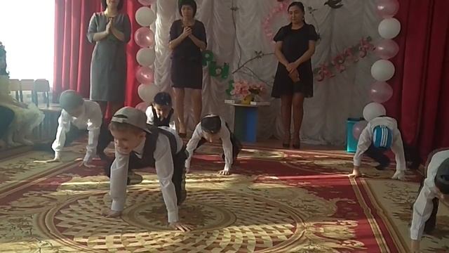 Зажигательный танец Ти Джеев на утреннике 8 Марта в детском саду #26 г. Павлодар 07.03.217 г. смотреть онлайн