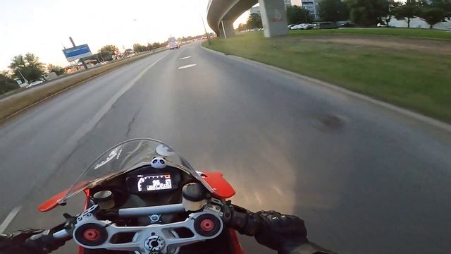 Молчаливые покатушки в компании Ducati Diavel