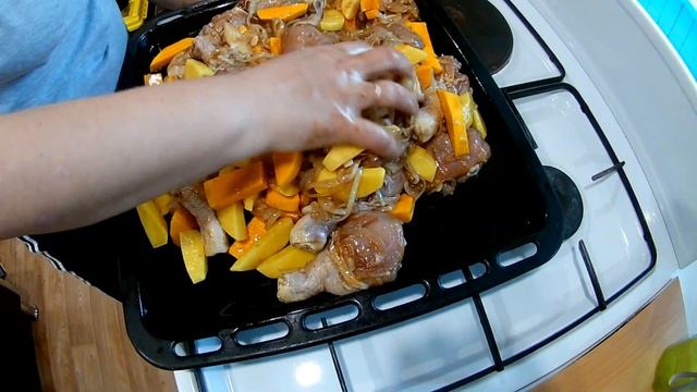 Шашлык из свинины! Курочка в духовке с овощами! смотреть онлайн