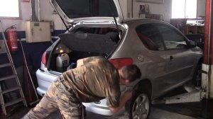 Ремонт автомобиля Peugeot 206, демонтаж покраска и монтаж  переднего и заднего бампера