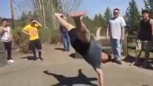 Ким Чен Ын танцует брейк данс