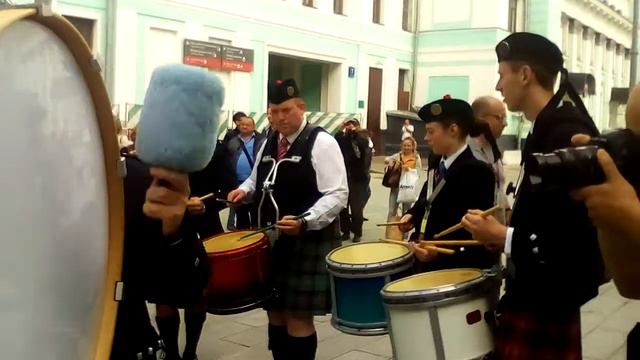 Барабанщики Кельтского оркестра Drummers of Celtic Massed Pumps and Drums смотреть онлайн