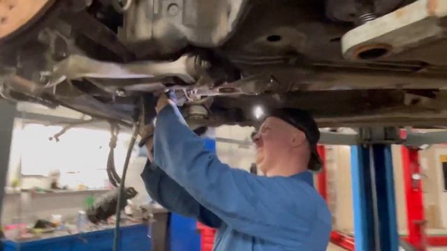 ВОЗВРАЩЕНИЕ ЛЕГЕНДЫ. ДРУЗЬЯ ПОДАРИЛИ МАШИНУ. смотреть онлайн