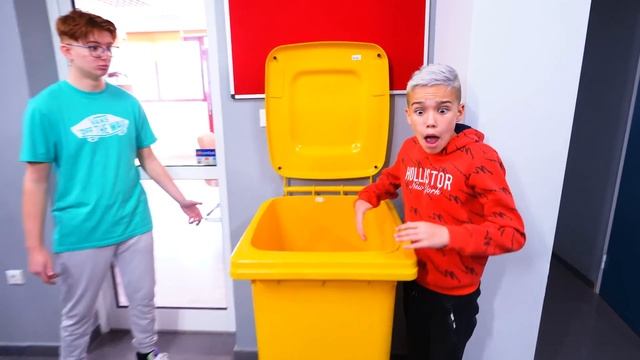 PAUSE And PLAY στο ΣΧΟΛΕΙΟ! * ΠΗΡΑΜΕ ΑΠΟΒΟΛΗ *