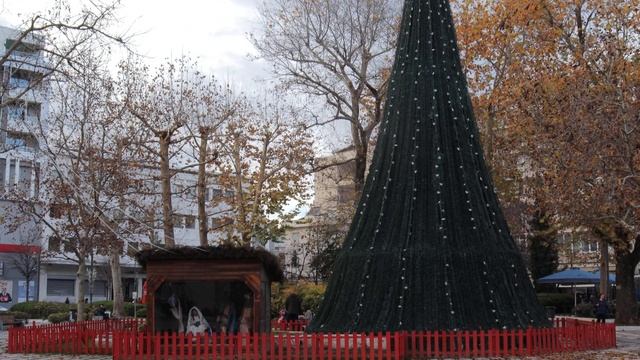 Central square Larissa. 2019 Christmas tree ? Canon 250D 4K 25p смотреть онлайн