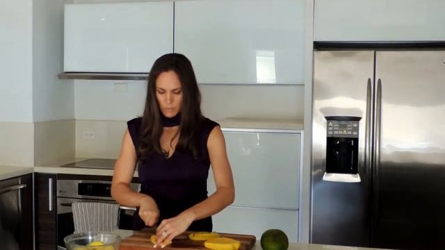 Perfectly Sliced Mango (Every Time) // How to Chop a Mango смотреть онлайн