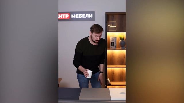 Дизайнер Вячеслав проводит краштест фасадов | Корпусная мебель на заказ в СПб смотреть онлайн