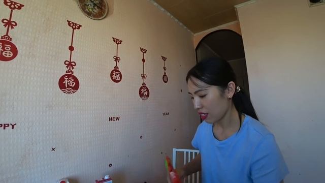 Юля в японской маске. Китайские продукты с доставкой в Москве. Коврик для Вити